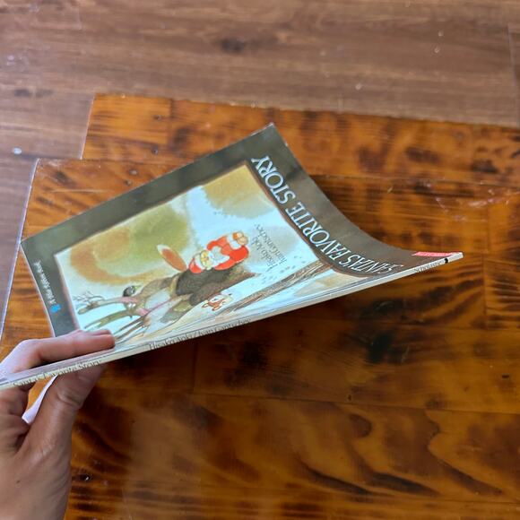 Vintage 1991 Santa's Favorite Story Paperback Book - Picture 6 of 6